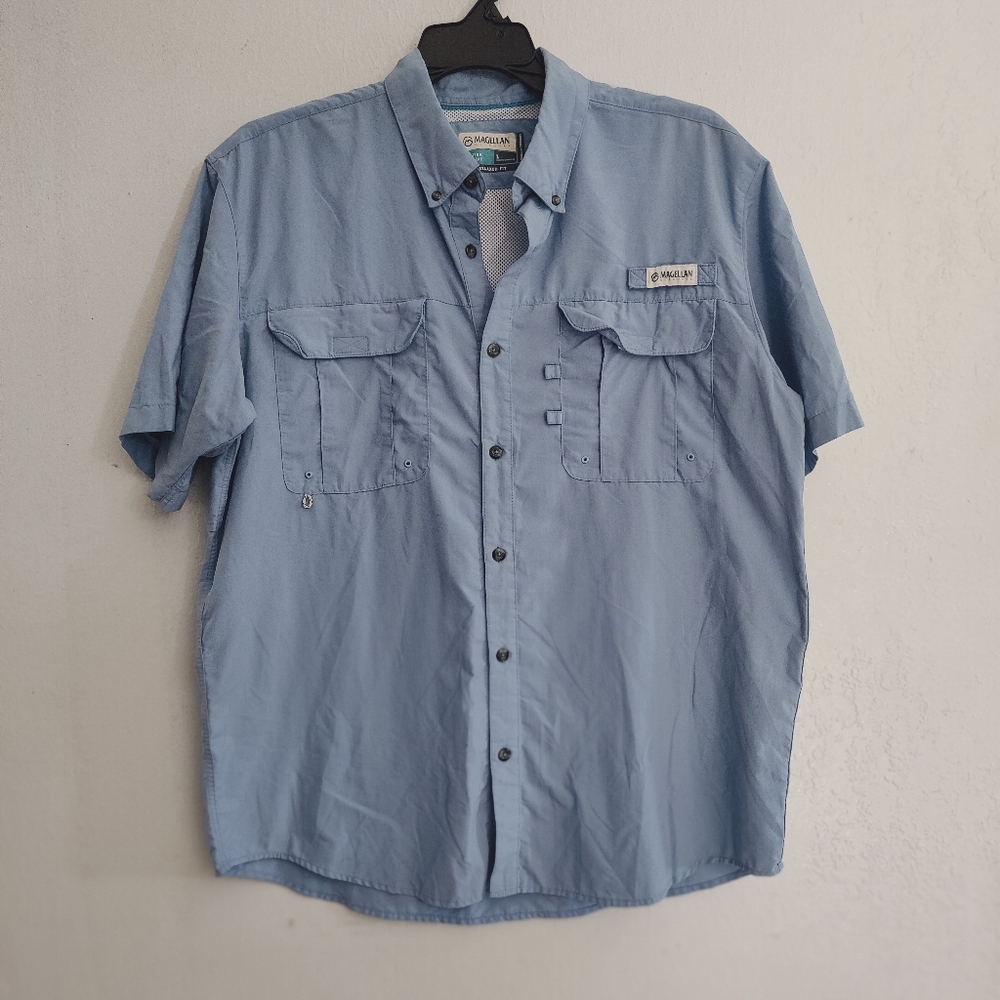 Magellan Outdoors Light Blue Casual Button Down Shirt